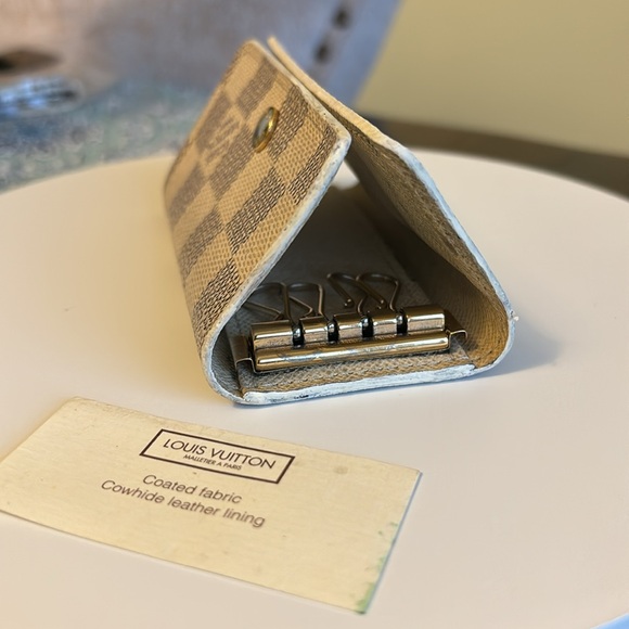 🤍💙 Louis Vuitton Damier Azur canvas key case Pre loved 💙🤍 - Picture 4 of 11